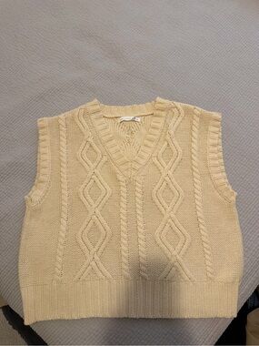Cable Knit V-Neck Sleeveless Sweater Vest - Cream